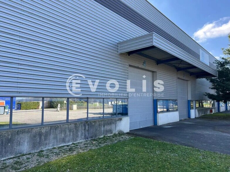 42 Rue De L'Avenir, Genas à louer - Photo de l’immeuble – Image 3 sur 9