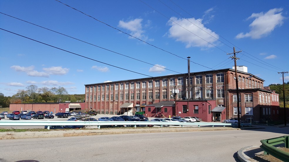 116-128 Singleton St, Woonsocket, RI à louer - Photo de l’immeuble – Image 2 sur 5
