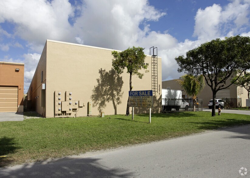 2271 W 80th St, Hialeah, FL à vendre - Photo de l’immeuble – Image 2 sur 5
