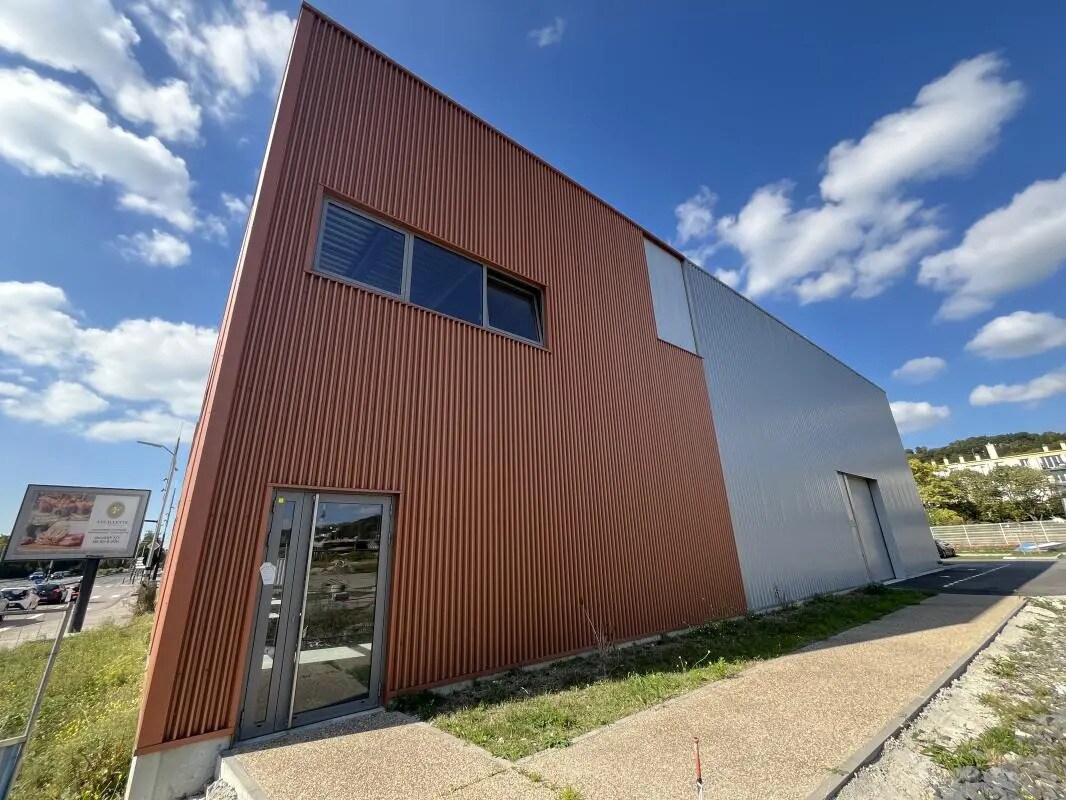 Industriel/Logistique dans Le Havre à vendre Photo de l’immeuble– Image 1 sur 9