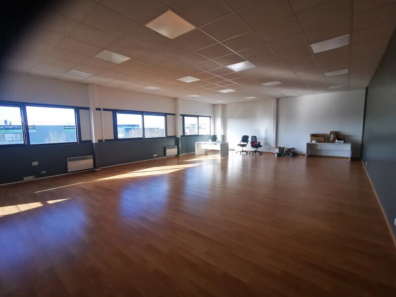 Local d’activités dans Montévrain à louer - Photo de l’immeuble – Image 3 sur 5