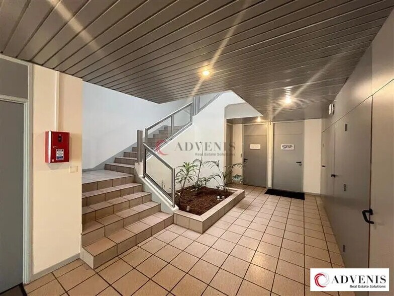 Bureau dans Bruges à louer - Hall d’entrée – Image 2 sur 9