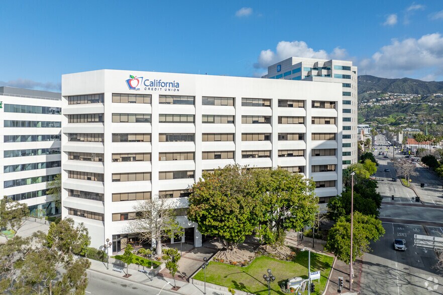 701 N Brand Blvd, Glendale, CA à vendre - Photo de l’immeuble – Image 1 sur 8