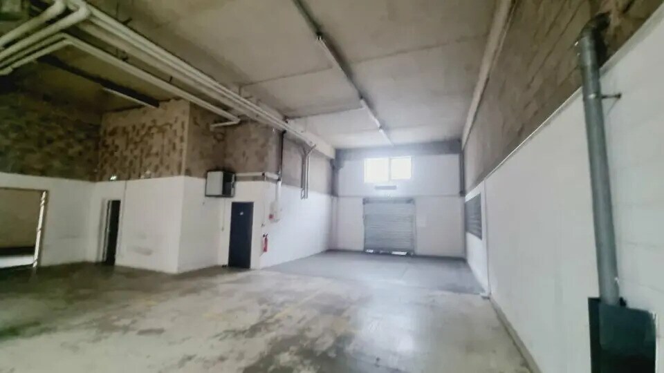 Local d’activités dans Ivry-sur-Seine à louer - Photo de l’immeuble – Image 1 sur 4