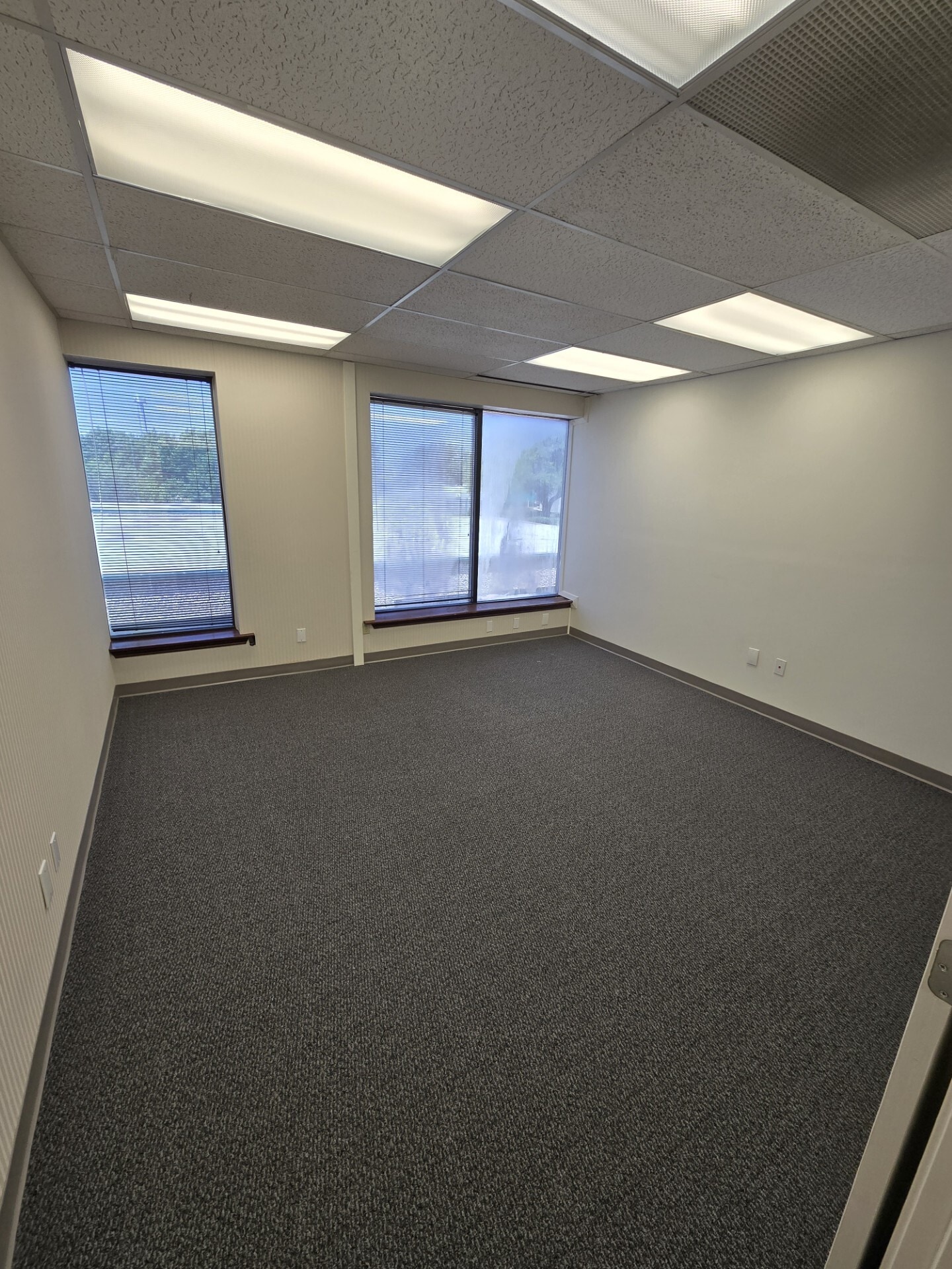 4015 Belt Line Rd, Addison, TX à louer Photo de l’immeuble– Image 1 sur 1