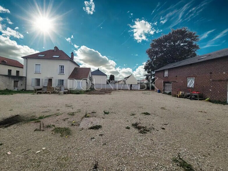 Local d'activités dans Villeron à vendre - Photo de l’immeuble – Image 3 sur 9