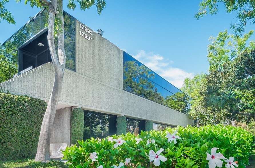 17991-17993 Cowan, Irvine, CA à louer - Photo de l’immeuble – Image 1 sur 3