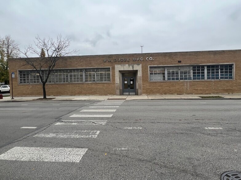 4901 W Armitage Ave, Chicago, IL à vendre - Photo de l’immeuble – Image 2 sur 5