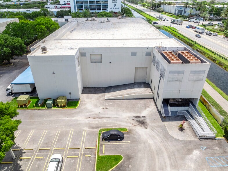 2520 NW 112th Ave, Miami, FL à vendre - Photo de l’immeuble – Image 3 sur 5