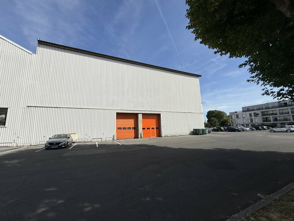 Industriel/Logistique dans Persan à louer Photo de l’immeuble– Image 1 sur 10