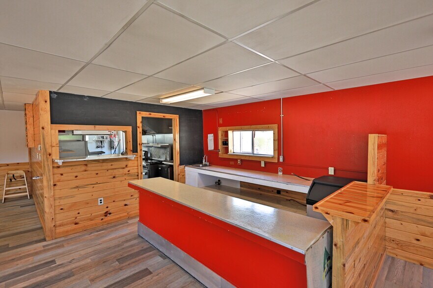 512 Byers Ave, Hot Sulphur Springs, CO à vendre - Photo intérieure – Image 2 sur 30