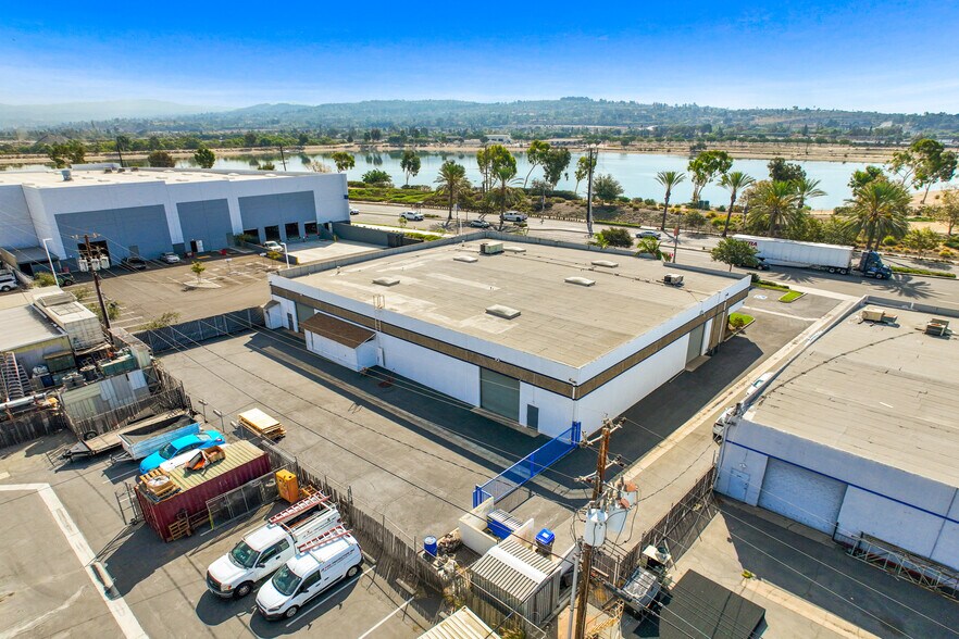 3831 E La Palma Ave, Anaheim, CA à vendre - Photo de l’immeuble – Image 3 sur 10