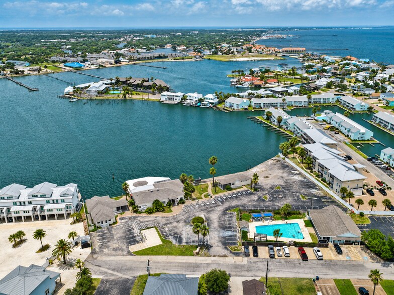 37 Mazatlan Dr, Rockport, TX à vendre - Photo de l’immeuble – Image 3 sur 17