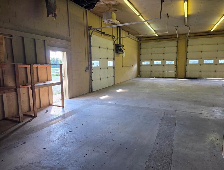 704 S Metcalf Rd, Louisburg, KS à vendre - Photo de l’immeuble – Image 2 sur 18