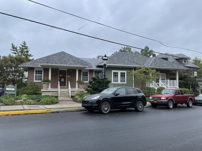 48 W Oakland Ave, Doylestown, PA à vendre - Photo de l’immeuble – Image 2 sur 20