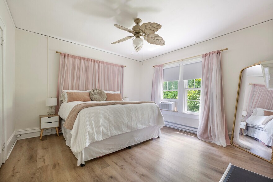 2039 Lanier Ave, Charlotte, NC à vendre - Photo intérieure – Image 2 sur 22