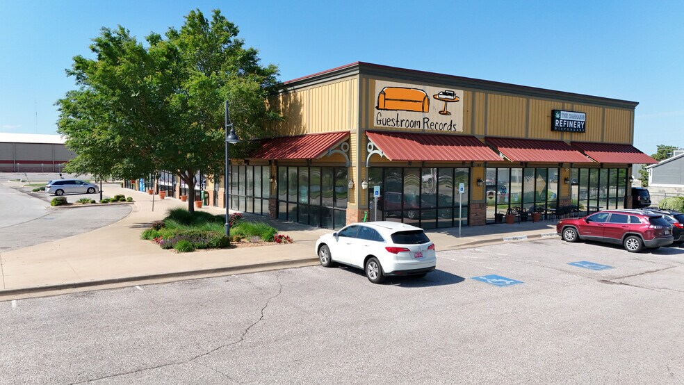 150-180 W 15th St, Edmond, OK à vendre - Photo de l’immeuble – Image 3 sur 3