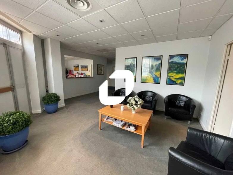 Bureau dans Évry-Courcouronnes à louer - Photo de l’immeuble – Image 3 sur 8