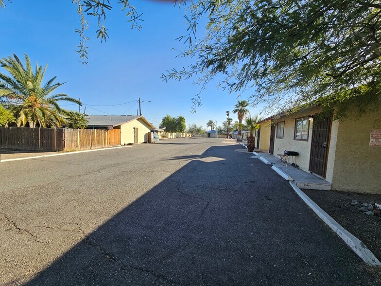 1815 W Sahuaro Dr, Phoenix, AZ à vendre - Photo de l’immeuble – Image 1 sur 3