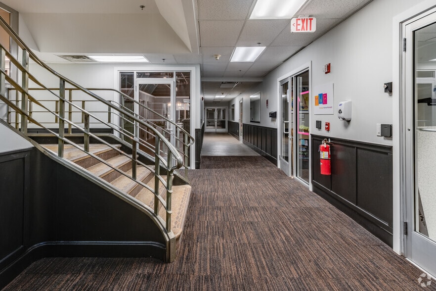 200 S Washington Sq, Lansing, MI à louer - Photo intérieure – Image 2 sur 14