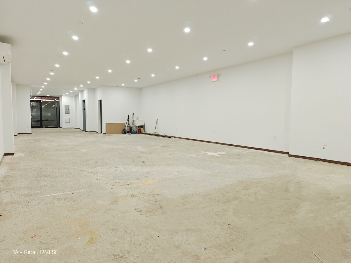 1546 Broadway, Brooklyn, NY 11221 - Lot 1A -  - Photo intérieure - Image 1 of 5