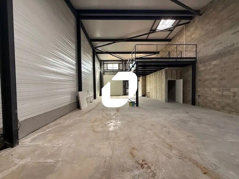 Local d’activités dans Ennery à louer - Photo de l’immeuble – Image 3 sur 16