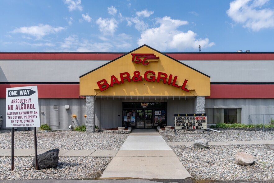 40501 Production Dr, Harrison Township, MI à vendre - Photo de l’immeuble – Image 3 sur 4