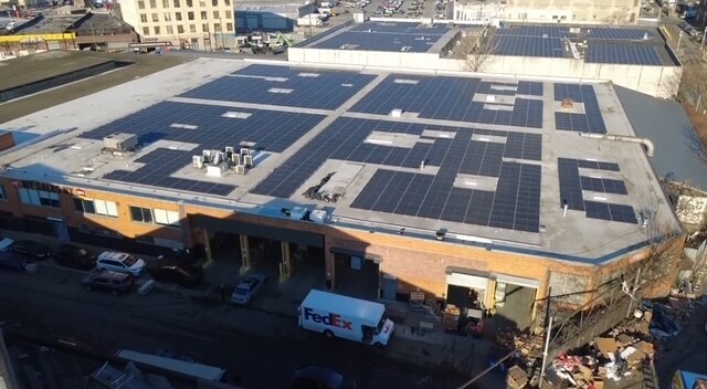 75 Onderdonk Ave, Maspeth, NY à louer - Photo de l’immeuble – Image 2 sur 42