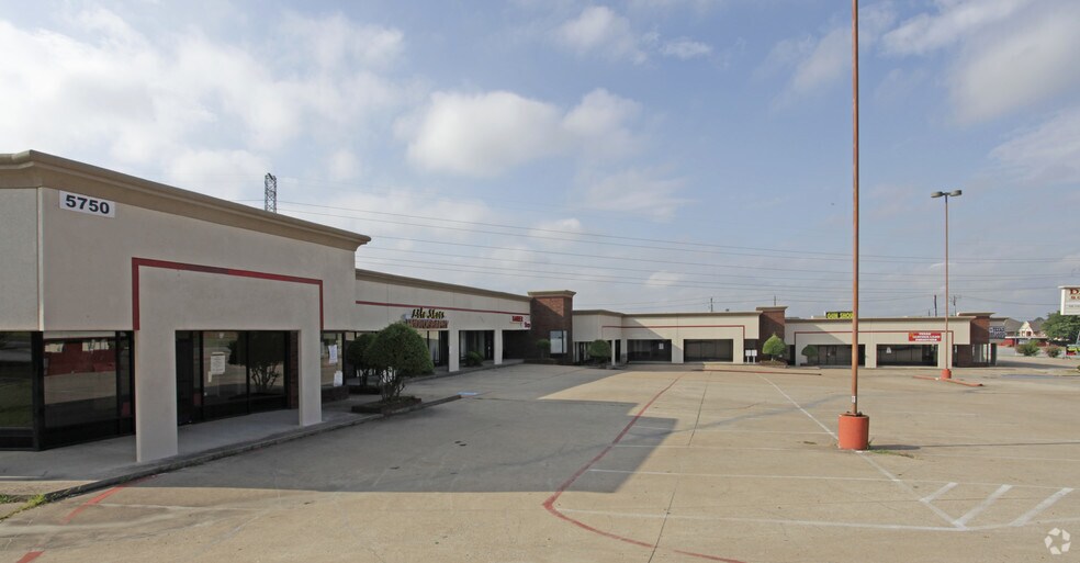 5750 Davis Blvd, North Richland Hills, TX à louer - Photo de l’immeuble – Image 3 sur 5