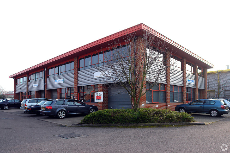 14-24 Howard Way, Newport Pagnell à louer - Photo de l’immeuble – Image 2 sur 6