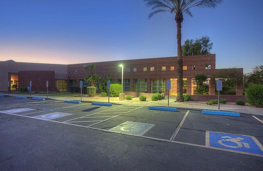 4530 E Ray Rd, Phoenix, AZ à louer - Photo de l’immeuble – Image 2 sur 4