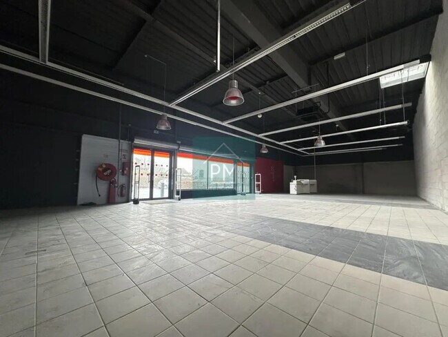 Plus de détails pour Local commercial à louer