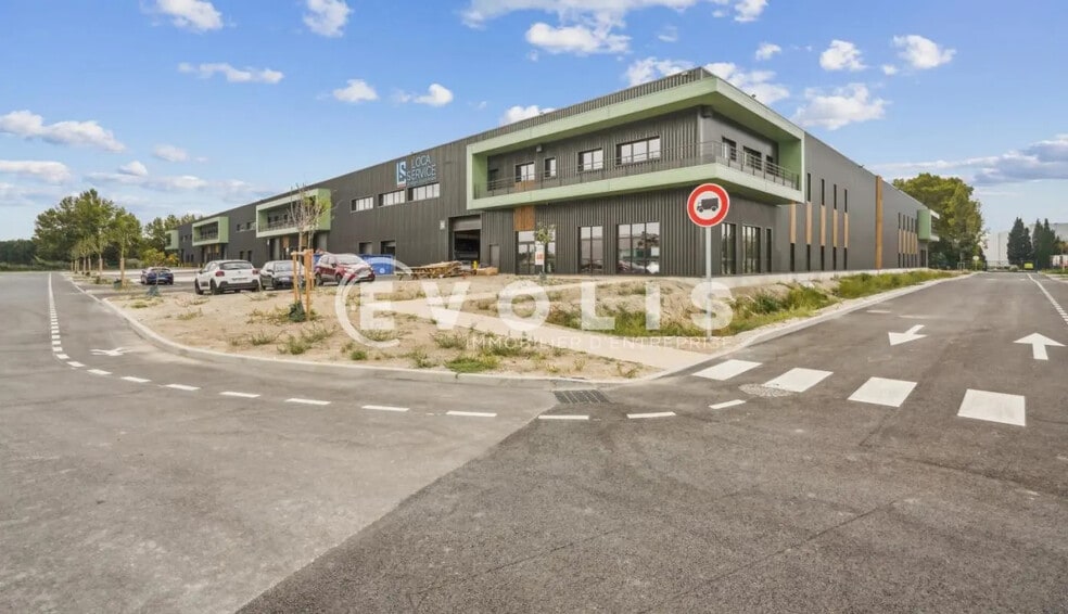 Local d’activités dans Graveson à louer - Photo de l’immeuble – Image 1 sur 9