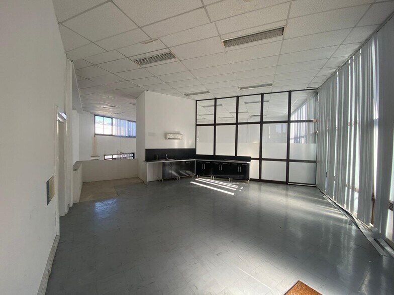 30 Avenue Du Chateau De Jouques, Gémenos à louer - Photo de l’immeuble – Image 2 sur 16