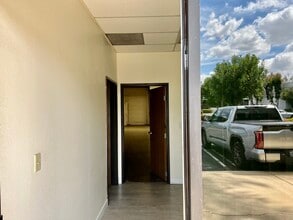 9007 Arrow Rt, Rancho Cucamonga, CA à louer Photo intérieure– Image 1 sur 13