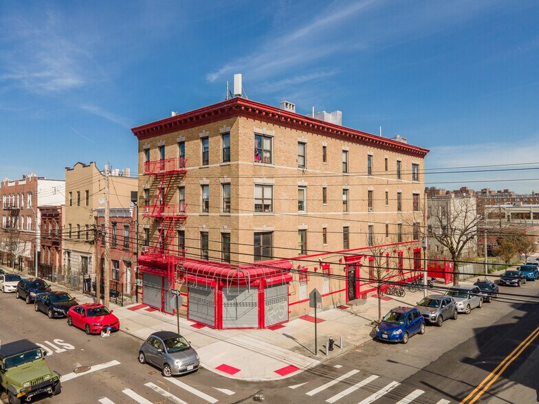 903 35th Ave, Long Island City, NY à vendre - Photo de l’immeuble – Image 2 sur 14