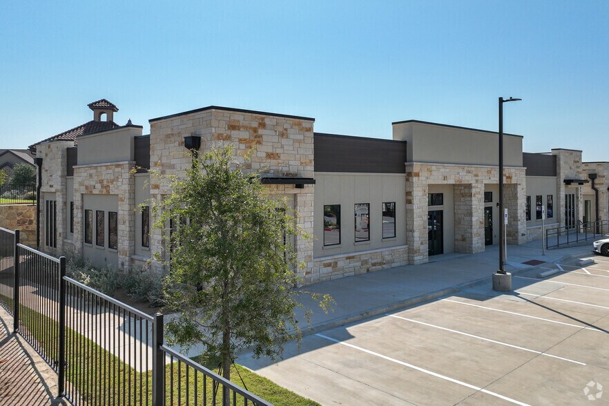 2168 N Lake Forest Dr, McKinney, TX à vendre - Photo de l’immeuble – Image 2 sur 4