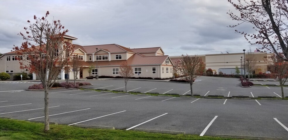 275 SE Cabot Dr, Oak Harbor, WA à louer - Photo de l’immeuble – Image 3 sur 5