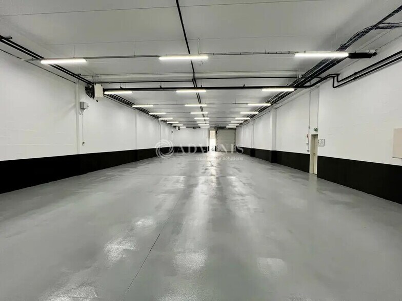 Local d’activités dans Cergy à louer - Photo de l’immeuble – Image 3 sur 8