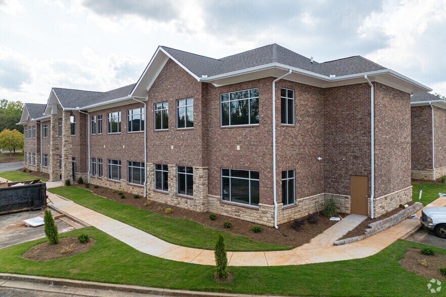 1164 Satellite Blvd NW, Suwanee, GA à vendre - Photo de l’immeuble – Image 2 sur 14