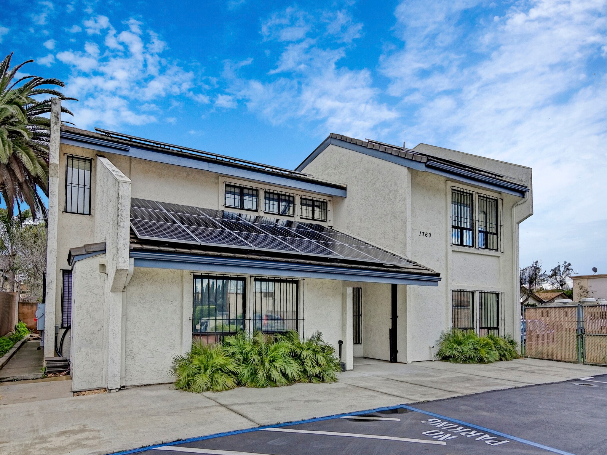 1760 S Escondido Blvd, Escondido, CA à louer Photo principale– Image 1 sur 9