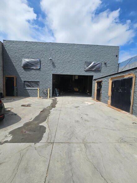 607 S Glenwood Pl, Burbank, CA à louer - Photo de l’immeuble – Image 1 sur 2