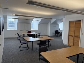 Plus de détails pour 95-127 Fenn Rd, Newington, CT - Bureau à louer