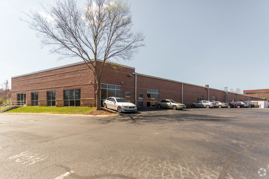 811 Royal Pky, Nashville, TN à louer - Photo de l’immeuble – Image 2 sur 8