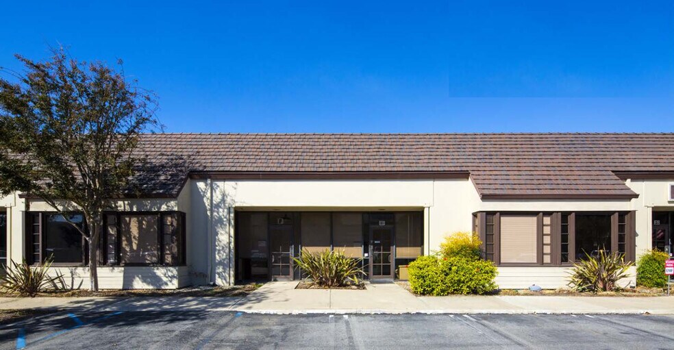 1900 E Warner Ave, Santa Ana, CA à louer - Photo de l’immeuble – Image 2 sur 6