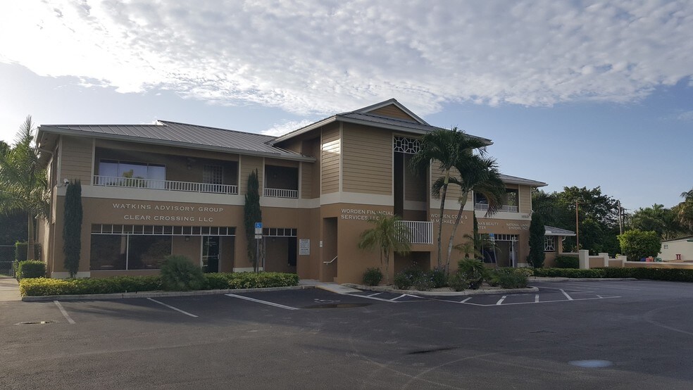 16521 San Carlos Blvd, Fort Myers, FL à louer - Photo de l’immeuble – Image 3 sur 17