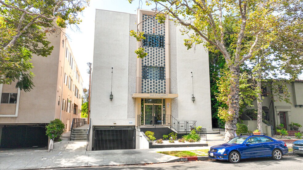 245 N Almont Dr, Beverly Hills, CA à vendre - Photo de l’immeuble – Image 2 sur 14