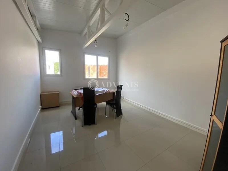 Bureau dans Les Essarts-le-Roi à louer Photo intérieure– Image 1 sur 6