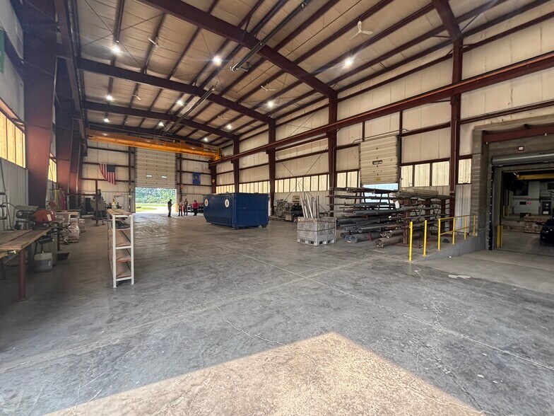 210 New Factory Rd, Sharon, WI à louer - Photo de l’immeuble – Image 3 sur 11