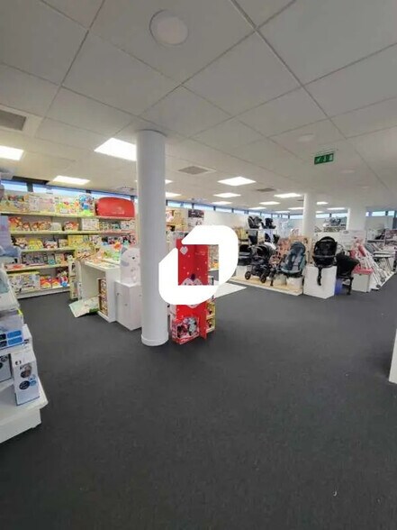 Bureau dans Saint-Denis à louer - Photo de l’immeuble – Image 3 sur 8